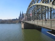 Karneval 2011 Hohenzollern Bridge